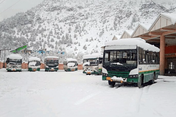 After weeks, Jammu and Kashmir, Uttarakhand, Ladakh, and Himachal Pradesh have finally experienced snowfall this winter.